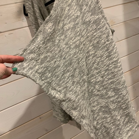 Splendid | Grey Knit Vest Cardigan - Picture 3 of 7